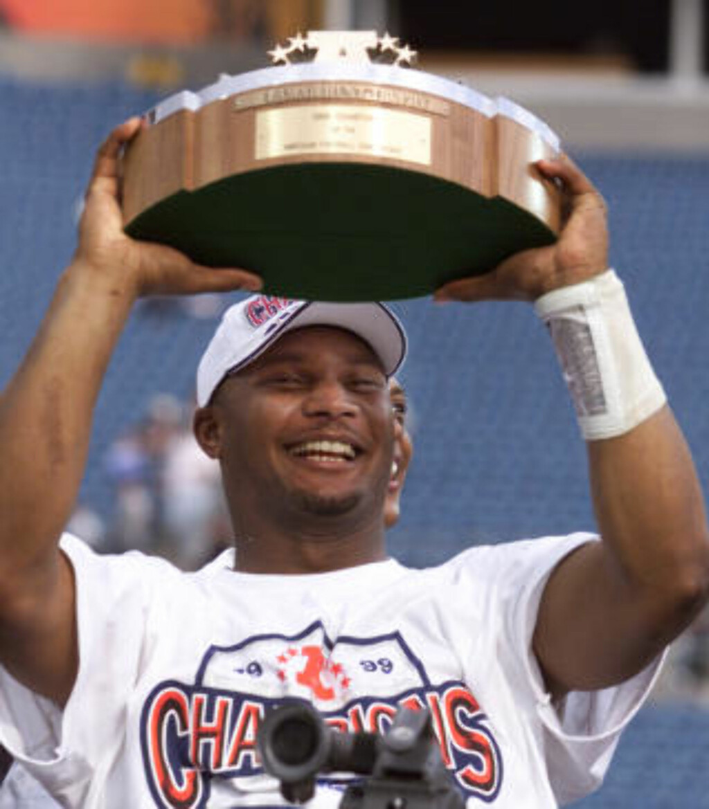 PROFILERT: Steve McNair var en av de beste quarterbackene i sin generasjon i NFL. Han ble så seint som i 2003 kåret til den mest verdifulle spilleren i amerikansk fotball.Foto: SCANPIX/Pierre DuCharme/REUTERS PROFILERT: Steve McNair var en av de beste quarterbackene i sin generasjon i NFL. Han ble så seint som i 2003 kåret til den mest verdifulle spilleren i amerikansk fotball.Foto: SCANPIX/Pierre DuCharme/REUTERS