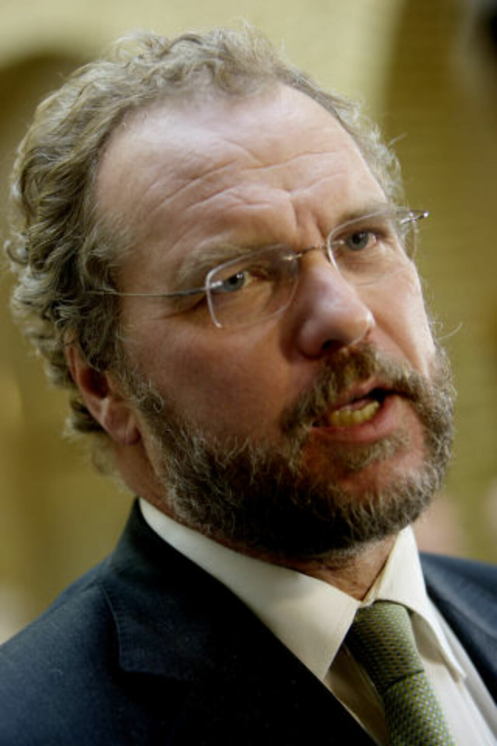 KRITISK: Lars Sponheim var i 2004 med på å gi penger til Human Rights Service, men han likte det ikke. FOTO: SCANPIX KRITISK: Lars Sponheim var i 2004 med på å gi penger til Human Rights Service, men han likte det ikke. FOTO: SCANPIX