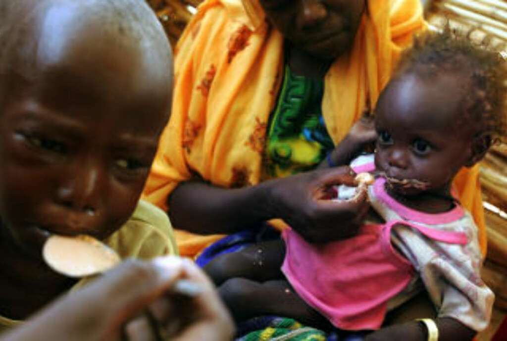 DARFUR: Siden 2003 er 300 000 mennesker er drept i Darfur. Nesten fem millioner er drevet på flukt. Dette bildet er fra Marnayleiren vest i Darfur i juni 2004. Foto: AFP/MARCO LONGARI/SCANPIX DARFUR: Siden 2003 er 300 000 mennesker er drept i Darfur. Nesten fem millioner er drevet på flukt. Dette bildet er fra Marnayleiren vest i Darfur i juni 2004. Foto: AFP/MARCO LONGARI/SCANPIX