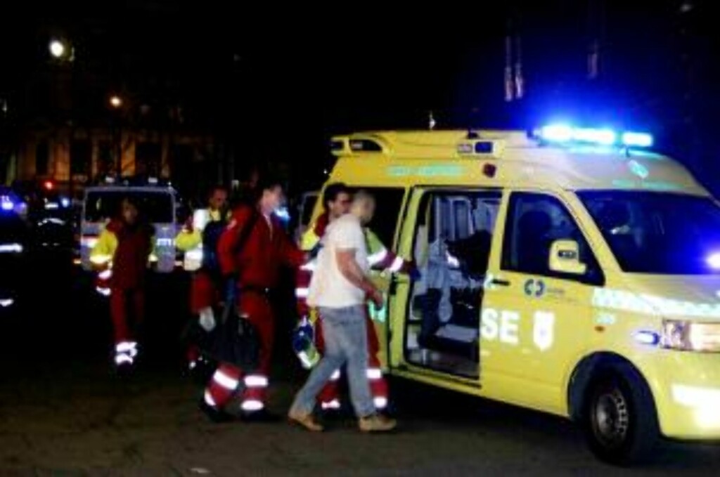 FEM SKADDE: Det brøt ut kaos i Karl Johans gate da en mann løsnet minst tre skudd mot personer i folkemengden utenfor utestedene Rå og Sir Winston.
Foto: ROGERIO SNARLI FEM SKADDE: Det brøt ut kaos i Karl Johans gate da en mann løsnet minst tre skudd mot personer i folkemengden utenfor utestedene Rå og Sir Winston.
Foto: ROGERIO SNARLI
