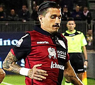 SLO EN NERVESYKDOM: Cagliaris Fabio Pisacane. Foto: EPA/GIUSEPPE UNGARI SLO EN NERVESYKDOM: Cagliaris Fabio Pisacane. Foto: EPA/GIUSEPPE UNGARI