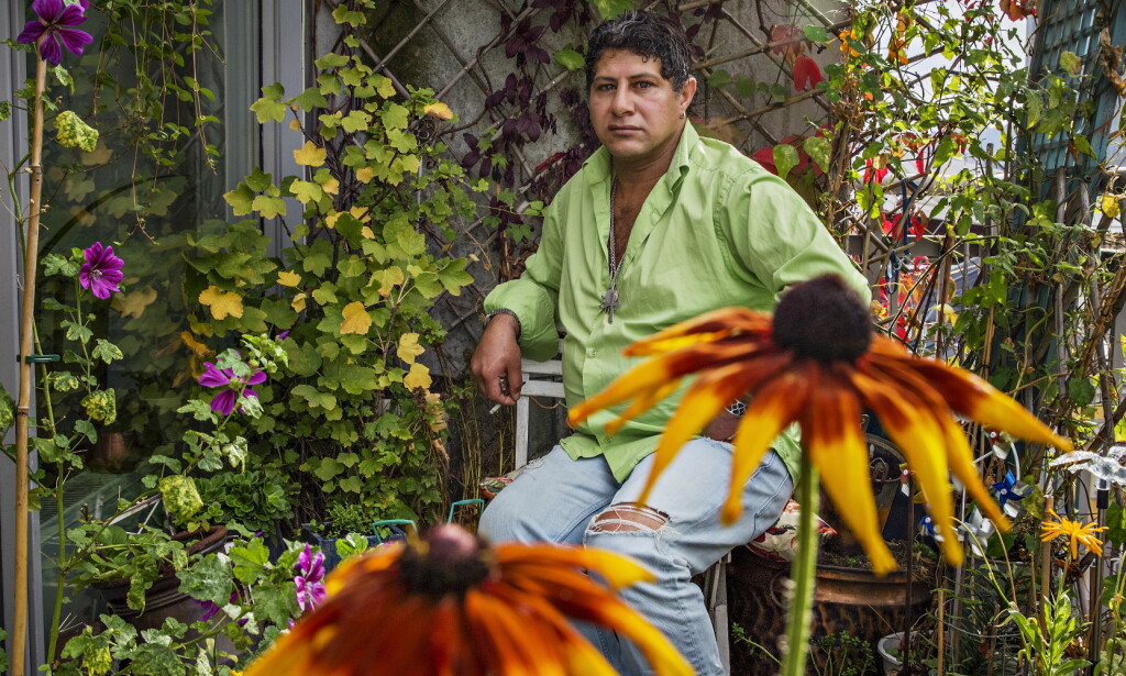 VANSKELIG: Kaltham Alexander Lie mener det muslimske miljøet er blitt radikalisert. Han opplever at det de siste åra er blitt
vanskeligere å leve som åpen, homofil muslim i Norge. Foto: Jørn H. Moen VANSKELIG: Kaltham Alexander Lie mener det muslimske miljøet er blitt radikalisert. Han opplever at det de siste åra er blitt
vanskeligere å leve som åpen, homofil muslim i Norge. Foto: Jørn H. Moen 
