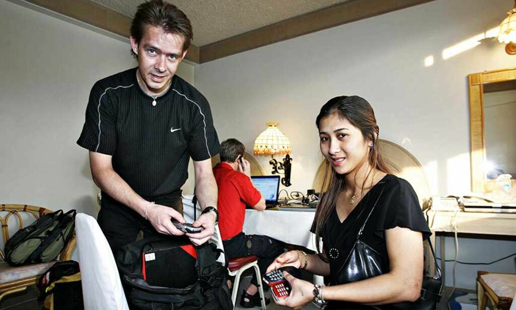 FÅR STØTTE: Knut Erik Pedersen og Kona Ying, her i pårørendesenteret i januar. Foto: Hans Arne Vedlog FÅR STØTTE: Knut Erik Pedersen og Kona Ying, her i pårørendesenteret i januar. Foto: Hans Arne Vedlog
