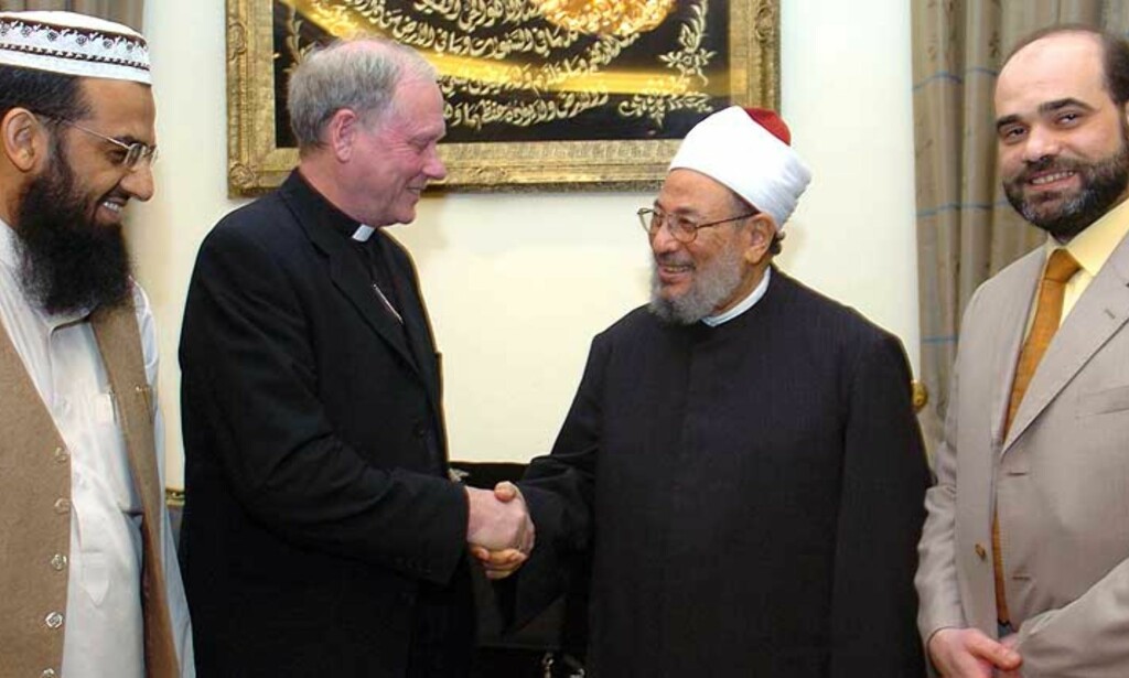 DELEGASJONEN I MIDTØSTEN: Fra venstre: Zulqarnain Sakandar Madani, fra Islamsk råd, domprost Olav Dag Hauge, islamsk teolog Shaikh Yousuf Al Qardawi, og leder for Islamsk råd, Mohammed Hamdan. Foto: Scanpix/AP DELEGASJONEN I MIDTØSTEN: Fra venstre: Zulqarnain Sakandar Madani, fra Islamsk råd, domprost Olav Dag Hauge, islamsk teolog Shaikh Yousuf Al Qardawi, og leder for Islamsk råd, Mohammed Hamdan. Foto: Scanpix/AP