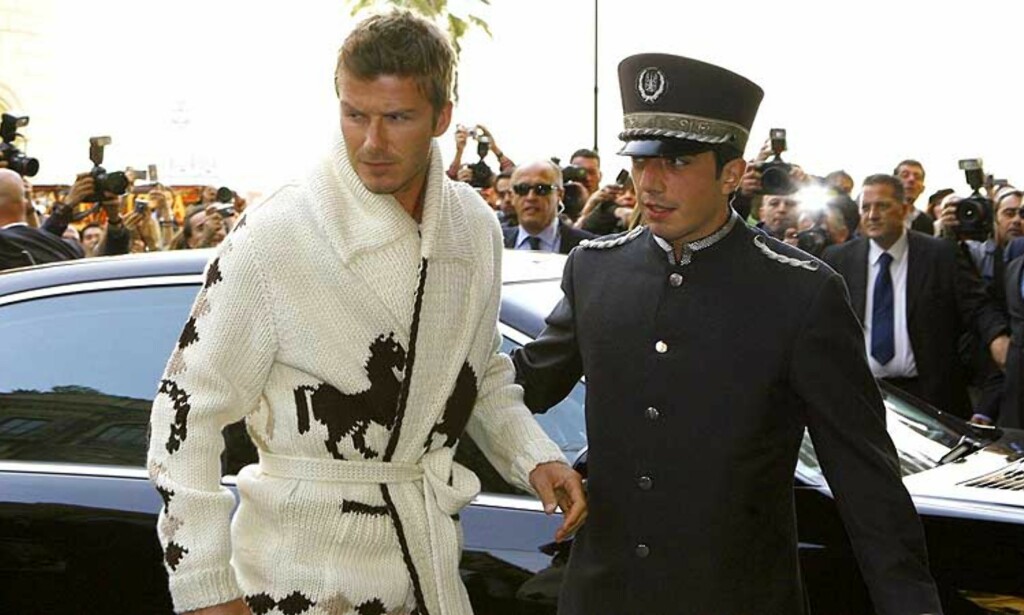 Er i Roma: Folkemengden ropte og skrek da David Beckham kom sammen med Victoria til Roma i ettermiddag. Foto: SCANPIX Er i Roma: Folkemengden ropte og skrek da David Beckham kom sammen med Victoria til Roma i ettermiddag. Foto: SCANPIX
