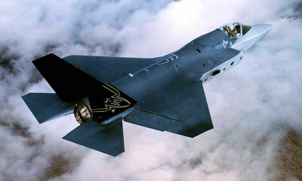 AMERIKANSKE JOINT STRIKE FIGHTER: Norge skal gi beskjed i løpet av desember om vi vil forlenge samarbeidet med amerikanerne. Foto: SCANPIX AMERIKANSKE JOINT STRIKE FIGHTER: Norge skal gi beskjed i løpet av desember om vi vil forlenge samarbeidet med amerikanerne. Foto: SCANPIX