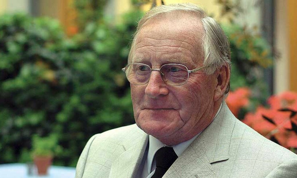 DØD: Allen Carr hjalp millioner med å stumpe røyken. Foto: Scanpix DØD: Allen Carr hjalp millioner med å stumpe røyken. Foto: Scanpix