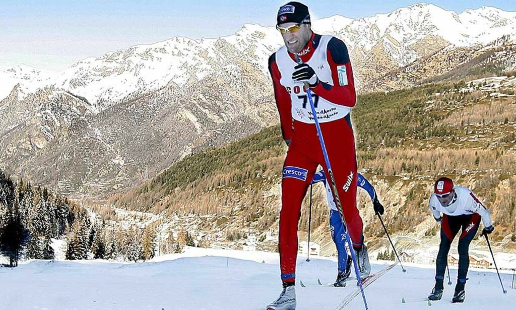 MYE FJELL, LITE SKI: Kjell-Erik Kristiansen gikk tidligere i uka ut og kritiserte TV-sendingene fra Cogne forrige helg. - Sikkert en interessant sendning for de som ønsker å gjøre seg bekjent med den italienske fjellheimen, men ikke for de som er interesserte i langrenn, skrev han blant annet. I dette bildet er i det minste Odd-Bjørn Hjelmeset med. Foto: DANIEL DAL ZENNARO /EPA/SCANPIX MYE FJELL, LITE SKI: Kjell-Erik Kristiansen gikk tidligere i uka ut og kritiserte TV-sendingene fra Cogne forrige helg. - Sikkert en interessant sendning for de som ønsker å gjøre seg bekjent med den italienske fjellheimen, men ikke for de som er interesserte i langrenn, skrev han blant annet. I dette bildet er i det minste Odd-Bjørn Hjelmeset med. Foto: DANIEL DAL ZENNARO /EPA/SCANPIX