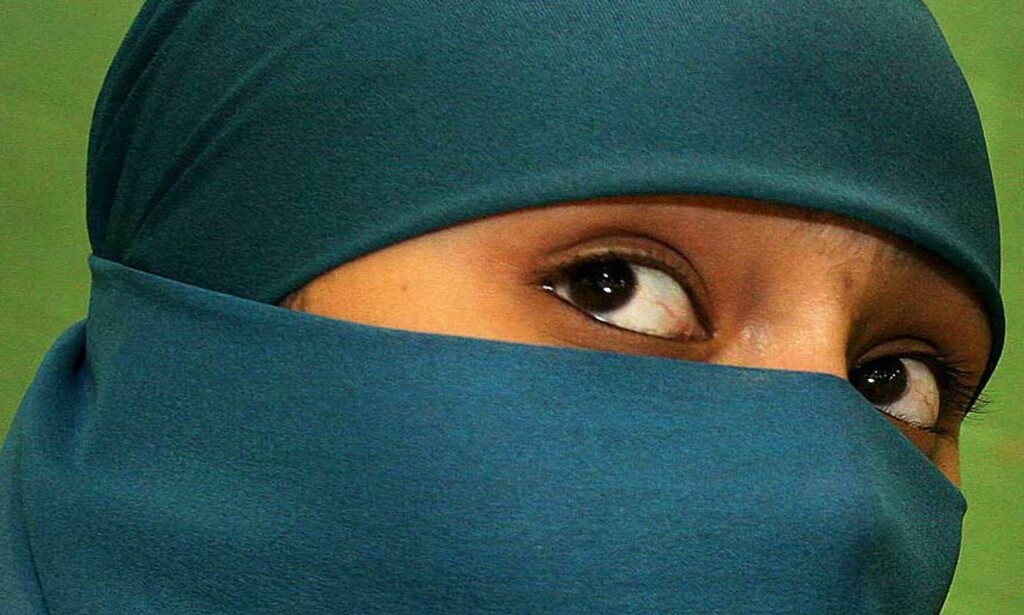 VIL IKKE HA FORBUD MOT NIQAB: Gülay Kutal, leder for SVs etniske likestillingsutvalg, tror et forbud mot niqab på universiteter og høgskoler vil virke provoserende Illustrasjonsfoto: Scanpix VIL IKKE HA FORBUD MOT NIQAB: Gülay Kutal, leder for SVs etniske likestillingsutvalg, tror et forbud mot niqab på universiteter og høgskoler vil virke provoserende Illustrasjonsfoto: Scanpix