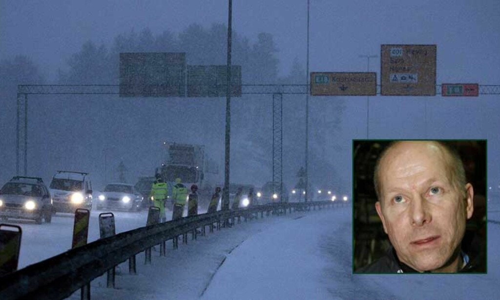 BOM FAST: Larvik håndballag har sittet fast i snøværet i 12 timer. De må regnem ed å sitte opp til 12 timer til. Foto: SCANPIX BOM FAST: Larvik håndballag har sittet fast i snøværet i 12 timer. De må regnem ed å sitte opp til 12 timer til. Foto: SCANPIX