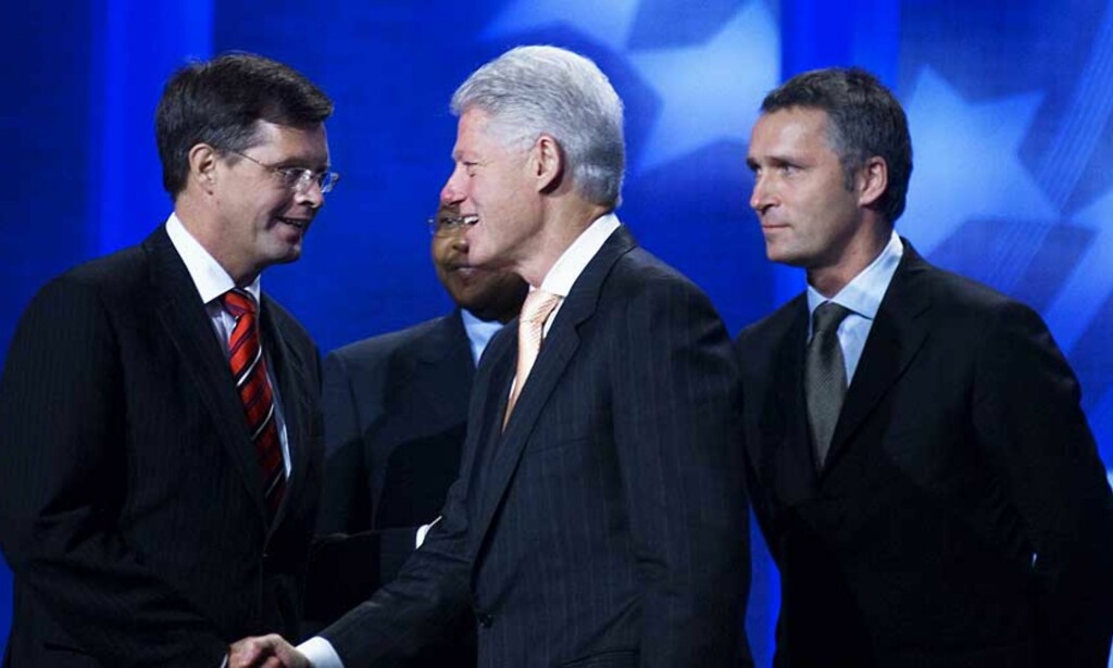 RAUS KLUBB: Statsminister Jens Stoltenberg (f.v.), Bill Clinton, Tanzanias president Jakaya Kikwete (delvis skjult) og Nederlands statsminister Jan Peter Balkenende under Bill Clintons årlige Global Initiative-konferanse i New York. Foto: Scanpix RAUS KLUBB: Statsminister Jens Stoltenberg (f.v.), Bill Clinton, Tanzanias president Jakaya Kikwete (delvis skjult) og Nederlands statsminister Jan Peter Balkenende under Bill Clintons årlige Global Initiative-konferanse i New York. Foto: Scanpix