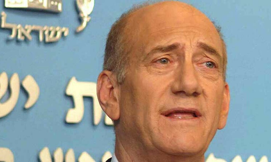 UBELEILIG: Ehud Olmert sier sykdommen ikke vil få betydning for hans virke som Israels statsmininster. Men sykdommen kommer ubeleilig for Olmert, som er travelt opptatt med forberedelsene til Midtøsten-konferansen om en måned. AFP PHOTO/MOSHE MILNER/Government Press Office UBELEILIG: Ehud Olmert sier sykdommen ikke vil få betydning for hans virke som Israels statsmininster. Men sykdommen kommer ubeleilig for Olmert, som er travelt opptatt med forberedelsene til Midtøsten-konferansen om en måned. AFP PHOTO/MOSHE MILNER/Government Press Office
