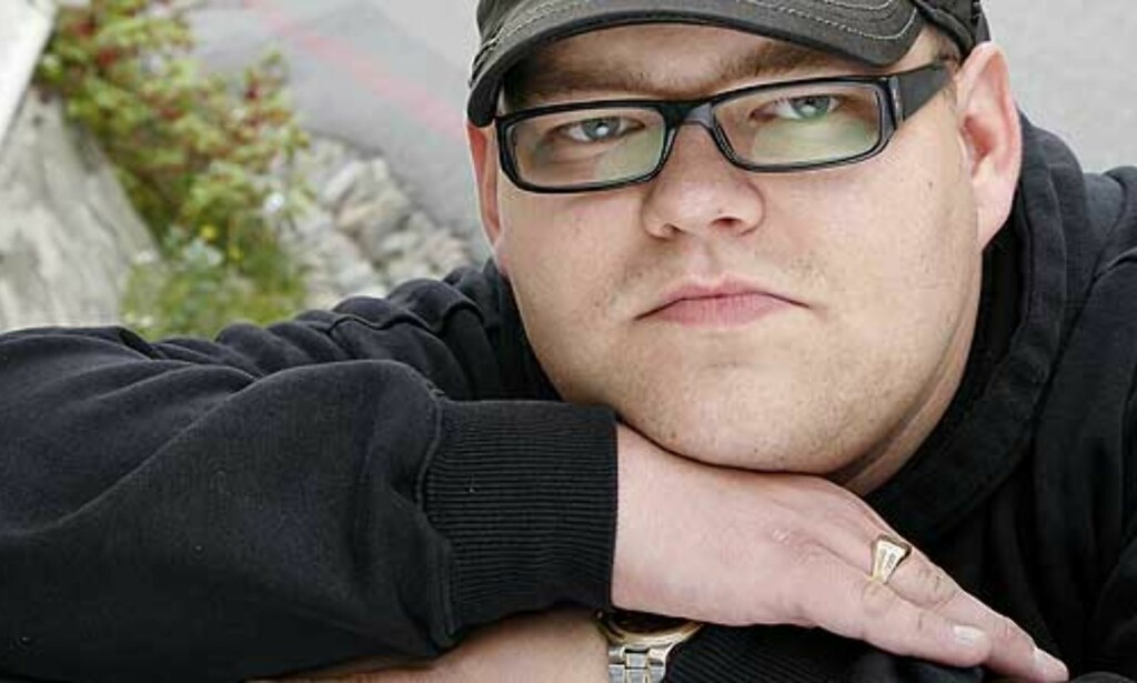 Lennart (27) truet til minibanken med kniv og pistol Lennart (27) truet til minibanken med kniv og pistol