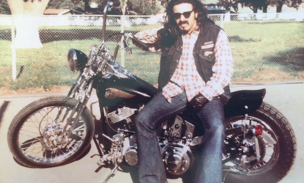 NÅDDE DRØMMEN: George Christie nådde drømmen om å bli en lederskikkelse i Hells Angels. Så hoppet han av. Her på motorsykkelen i 1977. Foto: Privat NÅDDE DRØMMEN: George Christie nådde drømmen om å bli en lederskikkelse i Hells Angels. Så hoppet han av. Her på motorsykkelen i 1977. Foto: Privat