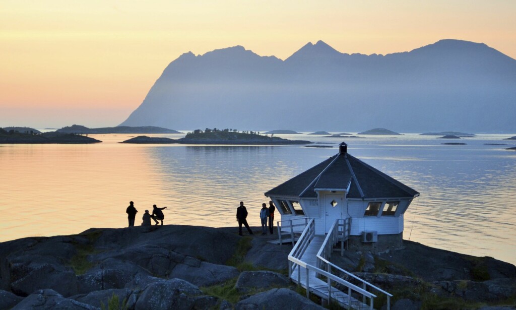 PRØV FISKELYKKEN: På Norges nest største øy, Senja, kan du prøve fiskelykken både i havet og på islagte vann i fjellet. Foto: Gaute Buvik PRØV FISKELYKKEN: På Norges nest største øy, Senja, kan du prøve fiskelykken både i havet og på islagte vann i fjellet. Foto: Gaute Buvik