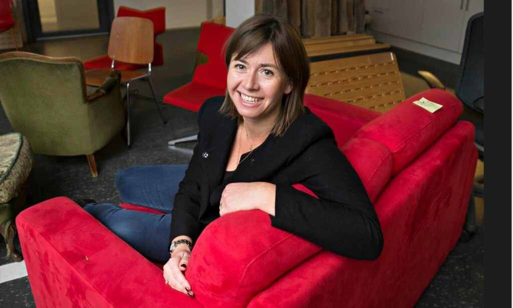 DAB-OMLEGGING: Heidi Austlid, administrerende direktør i IKT Norge, mener det er dramatisk hvis tallene viser en permanent nedgang, og ikke henger sammen med at noen ikke har fått med seg hvordan de skal komme seg over på DAB.
Foto: DAB-OMLEGGING: Heidi Austlid, administrerende direktør i IKT Norge, mener det er dramatisk hvis tallene viser en permanent nedgang, og ikke henger sammen med at noen ikke har fått med seg hvordan de skal komme seg over på DAB.
Foto: 
