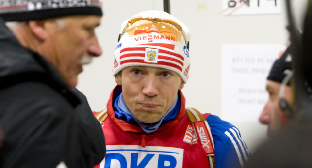 SKUFFET: Russiske Maksim Tsjudov fikk bare låne Bjørndalens gull i noen få timer. Samme kveld satte Bjørndalen seg ned med det russiske laget for å diskutere situasjonen. Foto: Heiko Junge / Scanpix SKUFFET: Russiske Maksim Tsjudov fikk bare låne Bjørndalens gull i noen få timer. Samme kveld satte Bjørndalen seg ned med det russiske laget for å diskutere situasjonen. Foto: Heiko Junge / Scanpix