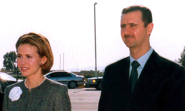Asma og Bashar al-Assad avfotografert i mars 2001, for første gang etter at de giftet seg. Foto: SANA / Reuters / NTB Scanpix Asma og Bashar al-Assad avfotografert i mars 2001, for første gang etter at de giftet seg. Foto: SANA / Reuters / NTB Scanpix