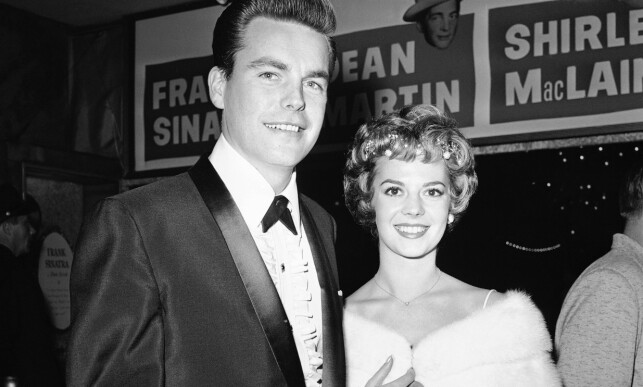 MYSTISK DØD: Lana Woods søster, den nå avdøde skuespilleren Natalie Wood, sammen med ektemannen Robert Wagner på en filmpremiere i 1958. Foto: AP/ NTB scanpix MYSTISK DØD: Lana Woods søster, den nå avdøde skuespilleren Natalie Wood, sammen med ektemannen Robert Wagner på en filmpremiere i 1958. Foto: AP/ NTB scanpix