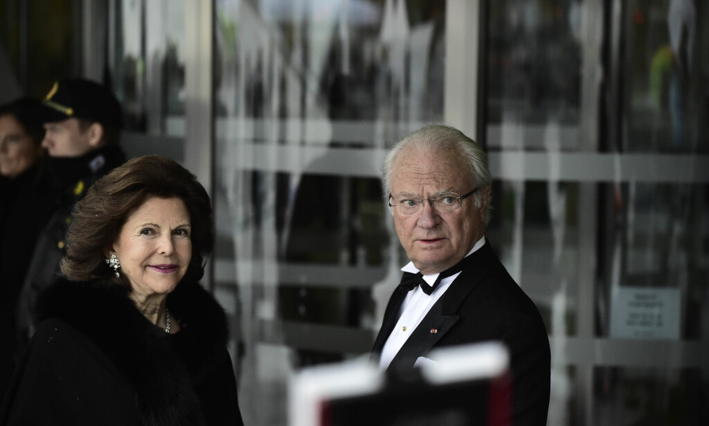 HILSTE: Kong Carl Gustaf og dronning Silvia av Sverige hilste på pressen før de entret Operaen. Foto: Lars Eivind Bones / Dagbladet HILSTE: Kong Carl Gustaf og dronning Silvia av Sverige hilste på pressen før de entret Operaen. Foto: Lars Eivind Bones / Dagbladet 