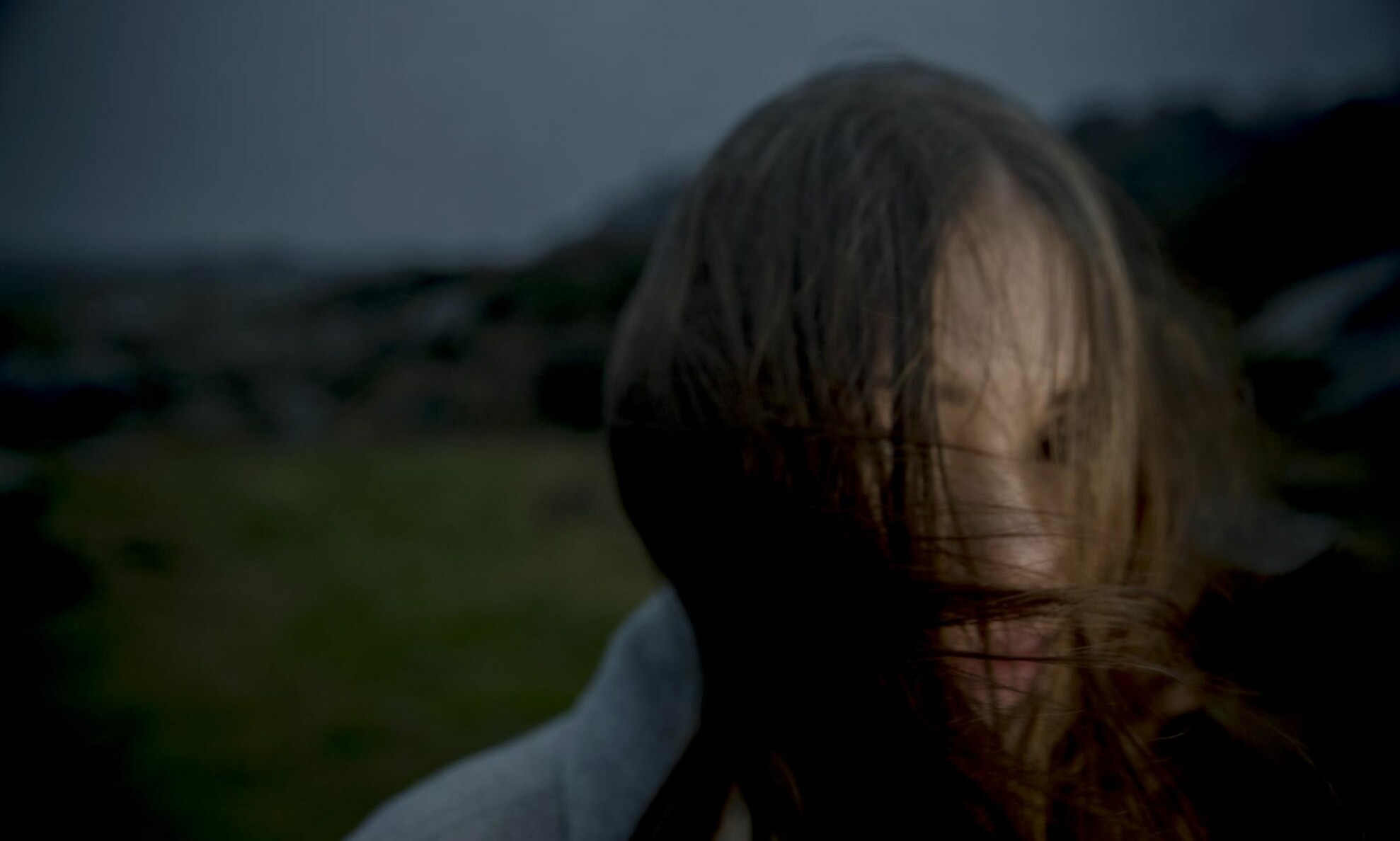 FORNEKTELSEN: Da «Line» endelig fikk omsorgspersoner å støtte seg på, fortalte hun sannheten om overgrepene. Veien dit var lang og tøff. Foto: Bjørn Langsem FORNEKTELSEN: Da «Line» endelig fikk omsorgspersoner å støtte seg på, fortalte hun sannheten om overgrepene. Veien dit var lang og tøff. Foto: Bjørn Langsem