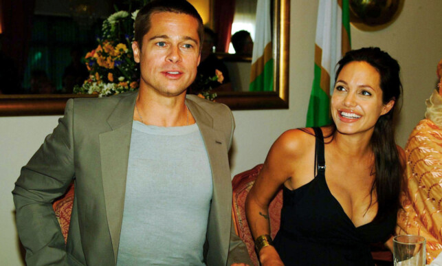 LYKKELIGE TIDER: Brad Pitt og Angelina avbildet sammen på midten av 2000-tallet, ikke lenge etter at det ble kjent at de var et par. På denne tiden var også Angelinas mor fortsatt i live. Foto: NTB scanpix LYKKELIGE TIDER: Brad Pitt og Angelina avbildet sammen på midten av 2000-tallet, ikke lenge etter at det ble kjent at de var et par. På denne tiden var også Angelinas mor fortsatt i live. Foto: NTB scanpix