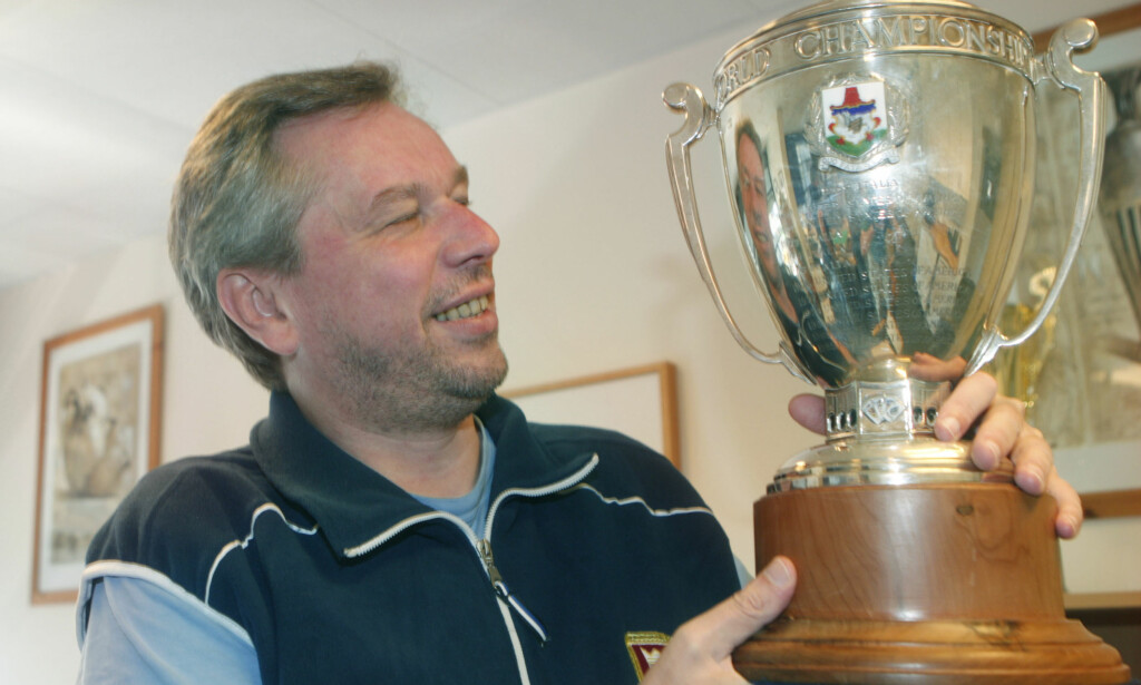 VM-GULL: Tor Helness viser stolt fram VM-trofeet som for første gang havnet på norske hender i 2007. Foto: Morten Holm / NTB SCANPIX . VM-GULL: Tor Helness viser stolt fram VM-trofeet som for første gang havnet på norske hender i 2007. Foto: Morten Holm / NTB SCANPIX .