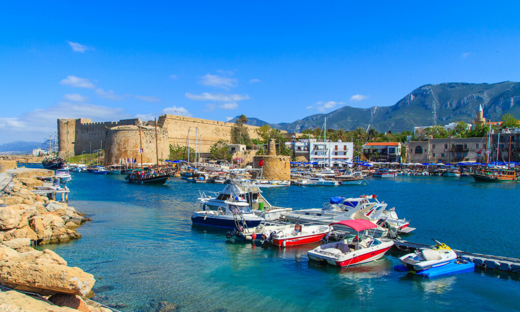 VAKKER HAVNEBY: Kyrenia, Girne på tyrkisk, er en av de flotteste byene på Nord-Kypros med en stor havn der man kan sitte til langt på kveld og nyte mat, drikke og utsikt. Foto: NTB Scanpix VAKKER HAVNEBY: Kyrenia, Girne på tyrkisk, er en av de flotteste byene på Nord-Kypros med en stor havn der man kan sitte til langt på kveld og nyte mat, drikke og utsikt. Foto: NTB Scanpix