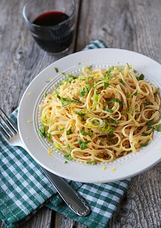 PASTA MED SITRONPESTO: Lenke til oppskrift lenger opp i saken. Foto: Maria Villmones Bondeson PASTA MED SITRONPESTO: Lenke til oppskrift lenger opp i saken. Foto: Maria Villmones Bondeson