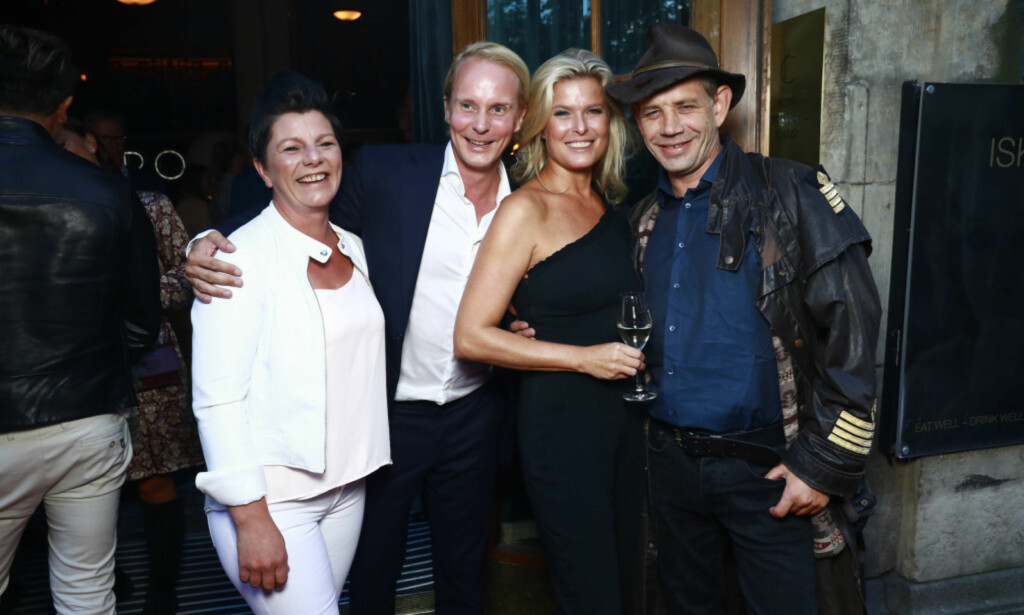 GOD STEMNING: Vendela og Petter koste seg på premierefest sammen med blant andre Leif Einar Lothe - også kjent som «Lothepus» og hans samboer Randi Sørum. Foto: Espen Solli GOD STEMNING: Vendela og Petter koste seg på premierefest sammen med blant andre Leif Einar Lothe - også kjent som «Lothepus» og hans samboer Randi Sørum. Foto: Espen Solli