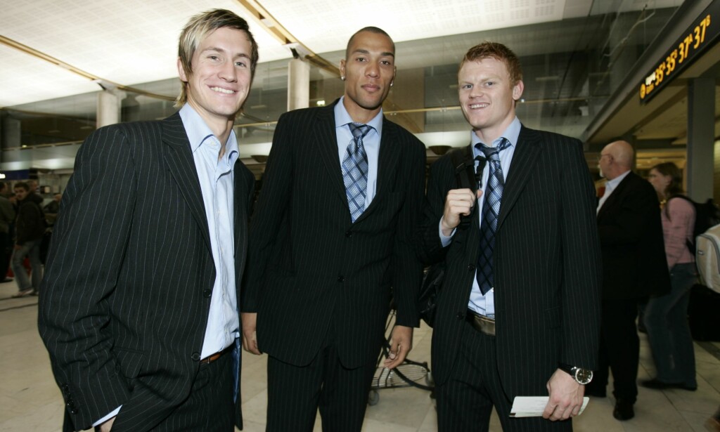 STOR STJERNE: Morten Gamst Pedersen, John Carew og John Arne Riise fotografert sammen på Gardermoen før landslagets avreise til Danmark i 2005.
Foto: Erlend Aas / NTB scanpix STOR STJERNE: Morten Gamst Pedersen, John Carew og John Arne Riise fotografert sammen på Gardermoen før landslagets avreise til Danmark i 2005.
Foto: Erlend Aas / NTB scanpix