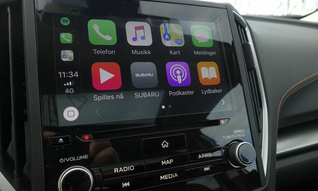 8-tommer: Vegg til vegg glassplate og Apple CarPlay gir gode muligheter. Brukervennligheten på systemet generelt er enkelt å forholde seg til. Foto: Rune M. Nesheim 8-tommer: Vegg til vegg glassplate og Apple CarPlay gir gode muligheter. Brukervennligheten på systemet generelt er enkelt å forholde seg til. Foto: Rune M. Nesheim