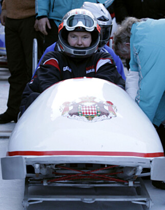 BOB: Fyrst Albert har kjørt bob også etter at han la opp som OL-utøver. Her er han avbildet i St. Moritz i 2011, like før løpet Bobsleigh Monaco Historic Race. Foto: Reuters/ NTB scanpix BOB: Fyrst Albert har kjørt bob også etter at han la opp som OL-utøver. Her er han avbildet i St. Moritz i 2011, like før løpet Bobsleigh Monaco Historic Race. Foto: Reuters/ NTB scanpix