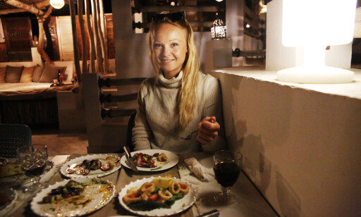 BESTEMMER MENYEN: En av Lines oppgaver som hotellsjef er å bestemme menyen. Marokkansk tapas har slått godt an. Foto: Tormod Brenna BESTEMMER MENYEN: En av Lines oppgaver som hotellsjef er å bestemme menyen. Marokkansk tapas har slått godt an. Foto: Tormod Brenna