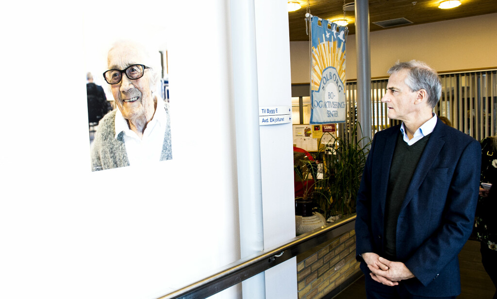 KRISEBETONT: - Det er lett å velge en krisebetont innfallsvinkel til eldreomsorgen, men det er veldig mye bra også, mener Jonas Gahr Støre. FOTO: John-Terje Pedersen KRISEBETONT: - Det er lett å velge en krisebetont innfallsvinkel til eldreomsorgen, men det er veldig mye bra også, mener Jonas Gahr Støre. FOTO: John-Terje Pedersen