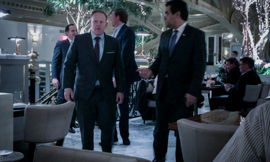 HOTELLGJEST: Tidligere pressetalsmann i Det hvite hus, Sean Spicer, dukket opp i restauranten. Foto: Øistein Norum Monsen/Dagbladet. HOTELLGJEST: Tidligere pressetalsmann i Det hvite hus, Sean Spicer, dukket opp i restauranten. Foto: Øistein Norum Monsen/Dagbladet.