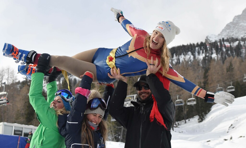 LEGGER OPP Julia «Wonder Woman» Mancuso blir hedret etter sitt siste renn i karrieren. Foto: NTB Scanpix LEGGER OPP Julia «Wonder Woman» Mancuso blir hedret etter sitt siste renn i karrieren. Foto: NTB Scanpix