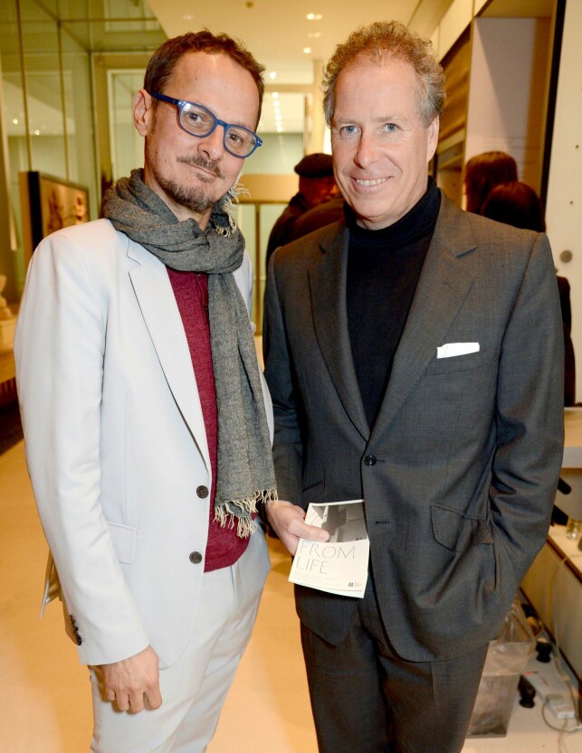 GJØR SUKSESS: David Armstrong-Jones har i mange år gjort det stort innen møbeldesign. Her er han avbildet sammen med kunstner Jonathan Yeo. Foto: NTB Scanpix GJØR SUKSESS: David Armstrong-Jones har i mange år gjort det stort innen møbeldesign. Her er han avbildet sammen med kunstner Jonathan Yeo. Foto: NTB Scanpix