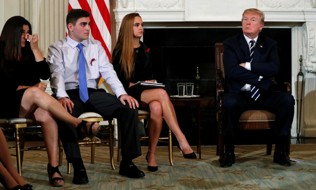 MEDFØLELSE: Presidenten uttrykte sin dypeste medfølelse under møtet med pårørende og offer etter skytingen i Florida. Foto: Reuters MEDFØLELSE: Presidenten uttrykte sin dypeste medfølelse under møtet med pårørende og offer etter skytingen i Florida. Foto: Reuters