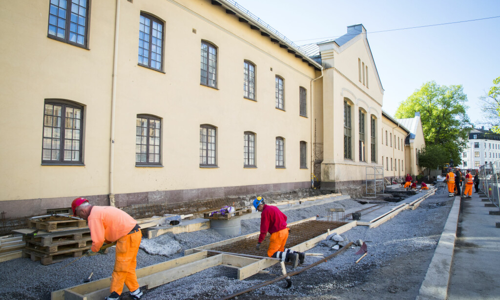 OMFATTENDE ARBEIDER: Under renoveringen av Midstallen, som har blitt Dronnings Sonjas kunsstall, bak Slottet ut mot Parkveien. Foto: Heiko Junge / NTB Scanpix OMFATTENDE ARBEIDER: Under renoveringen av Midstallen, som har blitt Dronnings Sonjas kunsstall, bak Slottet ut mot Parkveien. Foto: Heiko Junge / NTB Scanpix