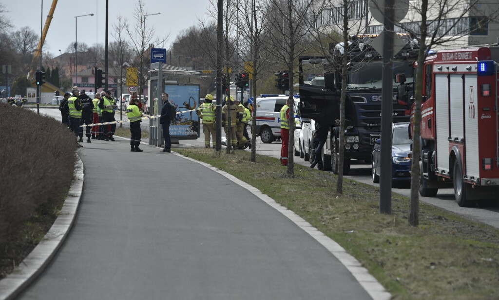 NØDETATER: Alle nødetater var i ettermiddag på ulykkesstedet. Foto: Øistein Norum Monsen / Dagbladet NØDETATER: Alle nødetater var i ettermiddag på ulykkesstedet. Foto: Øistein Norum Monsen / Dagbladet