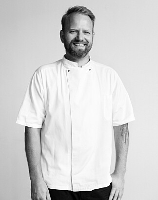 FRA SMØR TIL OLJE: En god extra virgin-olje og en skvett melk gir sunnere søtpotetmos, sier kokk Tom Victor Gausdal. Foto: Anne Valeur FRA SMØR TIL OLJE: En god extra virgin-olje og en skvett melk gir sunnere søtpotetmos, sier kokk Tom Victor Gausdal. Foto: Anne Valeur