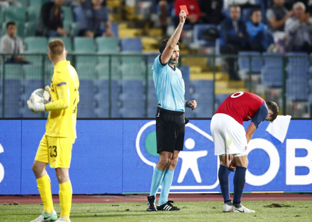 MARSJORDRE: Håvard Nordtveit fikk se det røde kortet mot Bulgaria i Sofia. Foto: Terje Pedersen / NTB scanpix MARSJORDRE: Håvard Nordtveit fikk se det røde kortet mot Bulgaria i Sofia. Foto: Terje Pedersen / NTB scanpix