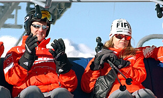 SKI-FERIE: Michael Schumacher sammen med kona Corinna i de italienske alpene i 2005. Foto: NTB Scanpix SKI-FERIE: Michael Schumacher sammen med kona Corinna i de italienske alpene i 2005. Foto: NTB Scanpix
