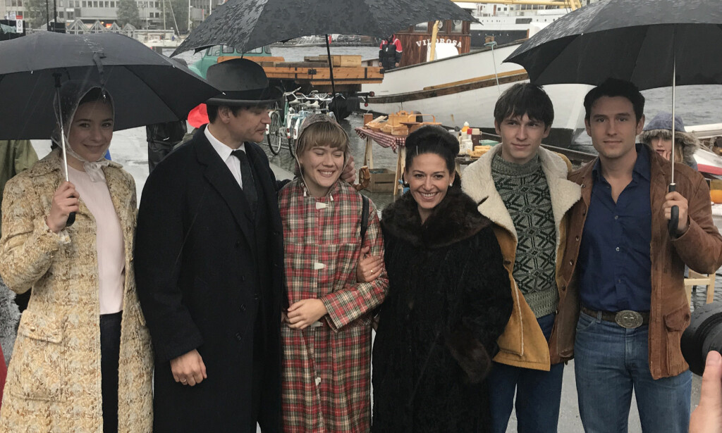 ENSEMBLET: Dramaserien «Lykkeland» vant blant annet to priser under seriefestivalen i Cannes i april. Fra venstre: Anne Regine Ellingsæter (Anna), Per Kjerstad (Fredrik Nyman), Malene Wadel (Toril), Pia Tjelta (Ingrid Nyman), Amund Harboe (Christian) og Bart Edwards (Jonathan). Foto: NRK ENSEMBLET: Dramaserien «Lykkeland» vant blant annet to priser under seriefestivalen i Cannes i april. Fra venstre: Anne Regine Ellingsæter (Anna), Per Kjerstad (Fredrik Nyman), Malene Wadel (Toril), Pia Tjelta (Ingrid Nyman), Amund Harboe (Christian) og Bart Edwards (Jonathan). Foto: NRK