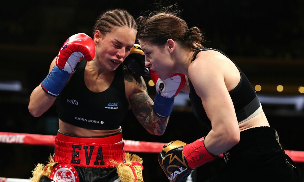 FIKK KJØRT SEG: Eva Wallstrom (t.v.) fikk mye juling av Katie Taylor i Madison Square Garden. Foto: NTB Scanpix FIKK KJØRT SEG: Eva Wallstrom (t.v.) fikk mye juling av Katie Taylor i Madison Square Garden. Foto: NTB Scanpix