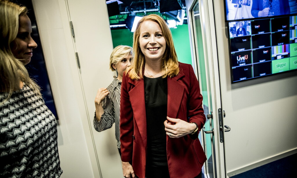 OVERRASKER: Lederen for det borgerlige partiet Centern, Annie Lööf, opplyste på en pressekonferanse fredag kveld at partiet går for Sosialdemokratenes Stefan Löfven som statsminister. De andre borgerlige partiene skal ha blitt «totalt overrasket» over valget. Foto: Christian Roth Christensen / Dagbladet OVERRASKER: Lederen for det borgerlige partiet Centern, Annie Lööf, opplyste på en pressekonferanse fredag kveld at partiet går for Sosialdemokratenes Stefan Löfven som statsminister. De andre borgerlige partiene skal ha blitt «totalt overrasket» over valget. Foto: Christian Roth Christensen / Dagbladet