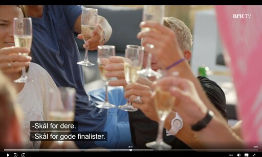 MESTERNES MESTER: Vi har uke etter uke sett utøverne drikke vin til middag, og da Pål Anders Ullevålseter til slutt vant, står sjampanjespruten, skriver innsenderne. Foto: NRK MESTERNES MESTER: Vi har uke etter uke sett utøverne drikke vin til middag, og da Pål Anders Ullevålseter til slutt vant, står sjampanjespruten, skriver innsenderne. Foto: NRK