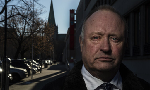 DÅRLIG TID: Advokat Tore Angen forsvarer den drapstiltalte 18-åringen. En drøy uke før saken skal starte synes han det er på tide å få tiltalen. DÅRLIG TID: Advokat Tore Angen forsvarer den drapstiltalte 18-åringen. En drøy uke før saken skal starte synes han det er på tide å få tiltalen.