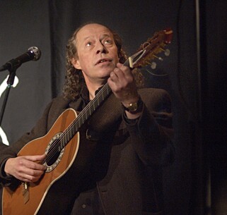 LANG KARRIERE: Terje Nilsen platedebuterte i 1977. Her på scenen i Bodø i 2001. Foto: Bjørn Erik Rygg Lunde / Dagbladet LANG KARRIERE: Terje Nilsen platedebuterte i 1977. Her på scenen i Bodø i 2001. Foto: Bjørn Erik Rygg Lunde / Dagbladet